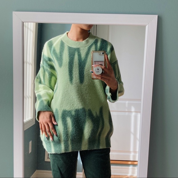 π§ SOLD π§ Green spray paint styled sweater - Picture 3 of 5